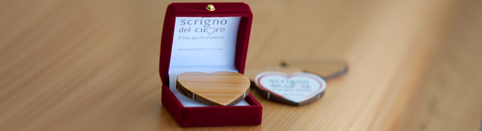 THE WOODEN HEARTS IN THE BOXES - 53 ELEGANTLY FINISHED BOXES AVAILABLE IN RED OR BLU